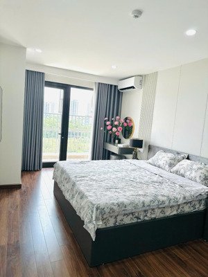 cần bán căn hộ 3pn diện tích 93.4m2 giá chỉ từ 60tr/m2 ngân hàng hỗ trợ vay 70% tại bluegem