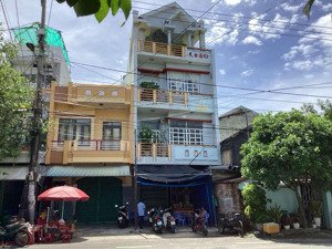 bán nhà riêng 3 tầng 1 sân thượng 4,5 tỷ, mặt tiền gần góc ngã 4 đường duy tân - nguyễn công trứ