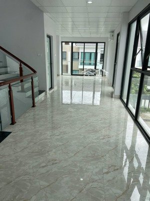 cần cho thuê biệt thự dương nội không giới hạn mục đích sử dụng. lh 