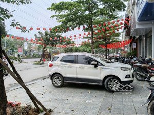 cho thuê nhà mặt phố khu 24h tố hữu. dt 70m2, 5 tầng 1 hầm. có điều hòa. kinh doanh đỉnh