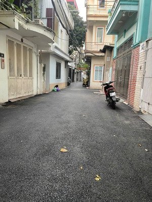 bán nhà nghi tàm 2 tầng cũ, mặt ngõ to. dt195m