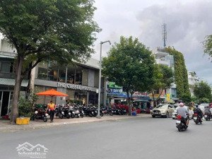 bán góc 2mt nguyễn văn luông quận 6 - 20x22m. giá 63 tỷ - hợp đồng thuê 150 triệu