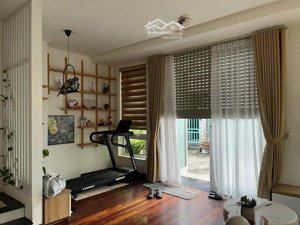 bán gấp nhà vị trí siêu hiếm, gần biển, dòng tiền cho thuê 15tr/th, có bớt