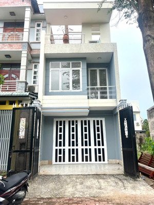 cho thuê nhà mặt tiền đường 30m ngay tại đỗ xuân hợp q9 giá chỉ 17 triệu/tháng (hình thật)