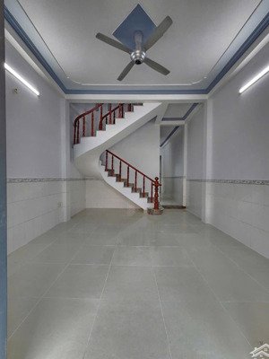 chỉ 950tr sỡ hữu ngay căn nhà 60m2, 1t1l , 2pn, 2wc gần vincom dĩ an đang cho thuê 6tr/tháng