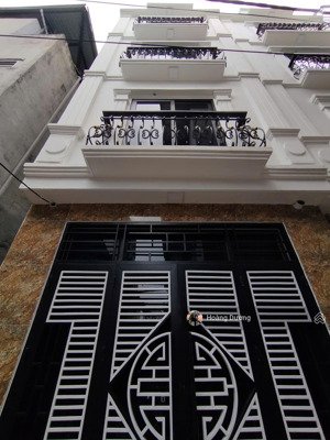 nhà sau chợ nghĩa lộ, bx yên nghĩa. oto lùi gần. 50m ra chợ. gần đh phenika. chỉ hơn 5 tỷ xíu.