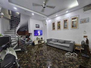 tôi chính chủ bán nhà -hoàng hoa thám -35m -5 tầng-mt4,5m- giá 7,85 tỉ - gần oto -thông kinh doanh