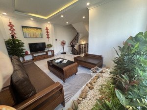 căn nhà đẹp phúc lợi 30m2 6 tầng full nội thất ngõ nông sát chợ sát trường chỉ mang valy về ở