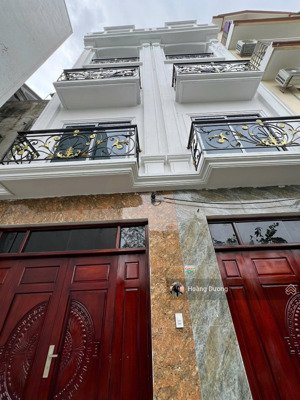 còn 2 suất nhà cạnh đại lộ thăng long. oto đỗ cửa. sân thoáng. gần chợ, nhà văn hóa. 20p tt hà nội