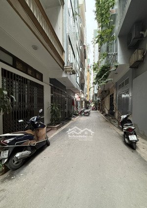 trần quốc hoàn nhà đẹp phân lô vỉa hè ô tô tránh