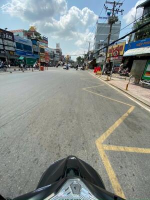 Nhà mặt tiền đường lê văn việt diện tích 240m vị trí đẹp kinh doanh tốt