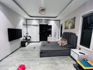 cách một nhà ra mặt phố hồng hà, mặt ngõ thông, 43m2, mt 7.7m chỉ 8 tỷ. sổ đẹp, view triệu đô