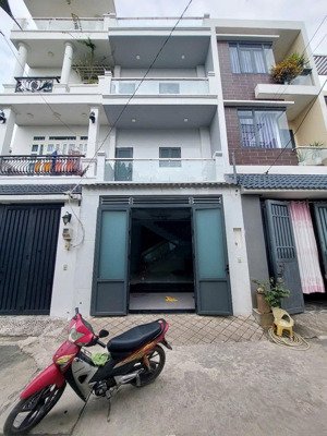 bán nhà mới 1 trệt 2 lầu - bao kiên cố - cách chợ long trường 300m giá chỉ 4,5 tỷ