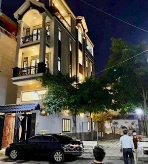 cho thuê nhà phố liền kề tiện làm văn phòng công ty - hẻm xe tải thông - p6, gò vấp