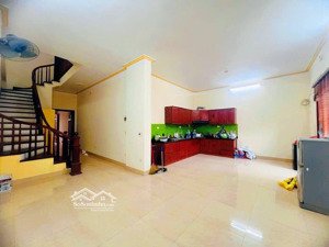 định công thượng - hoàng mai ngõ thoáng - gần phố - gần đường 2.5 4.5 tầng - 70m - giá 6,x tỷ x nhỏ