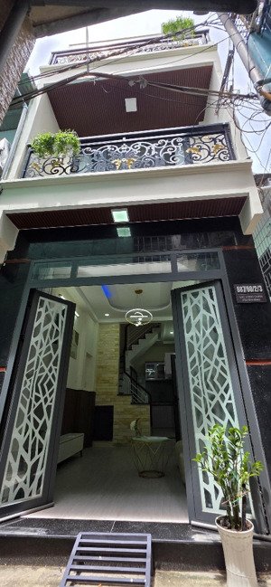 nhà mới xây 3 tầng 2pn 3wc đẹp vô cùng giá chỉ 3 tỷ850 .lạc long quân p10 tân bình