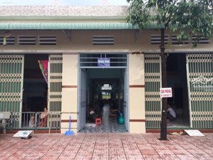 chủ cần bán dãy trọ ngợp mới toanh dt 300m2 giá 1 tỉ 250 , đang kd 2 kiot 10 phòng 15tr/th