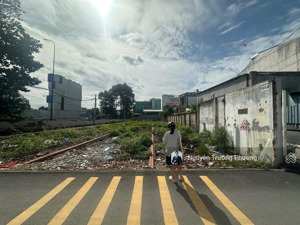 đất mặt tiền đường kinh doanh buôn bán, cách quốc lộ 13 20m, ngay cổng chào bd- bệnh viện hạnh phúc