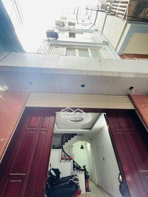 pháo đài láng 40m 7 tầng 10 phòng cho thuê full 40tr/ tháng gần phố