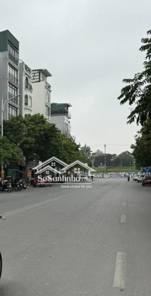 nhà ngọc thuỵ vị trí đẹp, dân xây, 36m2 ô tô qua.