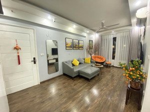 bán cc green stars,65m2,2pn,2vs tại phạm văn đồng,tầng trung hướng mát.nhà siêu đẹp.lh: 