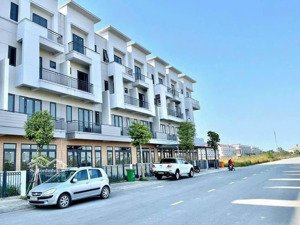 chính chủ cần tiền bán gấp nhà liền kề trung tâm từ sơn