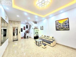 Siêu hiếm nhà đẹp ngõ 105 Láng Hạ 6 tầng 45m2 có thang máy 40m ra ô tô ngõ thông ở, cho thuê tốt