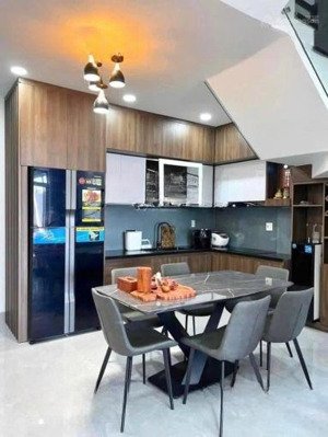 bán gấp nhà riêng 2pn, 2wc sổ hồng riêng giá tốt tại p.7, quận 8