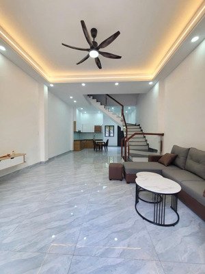 bán nhà riêng 1trệt 1 lầu, 2pn ,2wc 70m2 - 890tr đang cho thuê 7tr/tháng cạnh eaon mall -shr