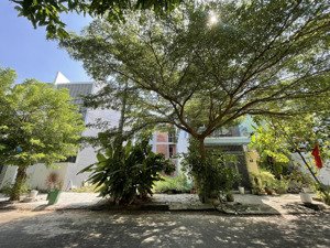 chính chủ bán lô nước mặn 2 view biệt thự khu nam việt á. liên hệ loan 