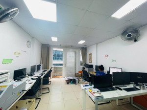 cô chú có tuổi về hưu chuyển về quê, nhờ bán giúp căn nhà được phân phố 8/3 q,hai bà trưng,ô tô, kd