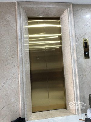 chủ nhà cho thuê nhà lô góc, đẹp, mới, thang máy, 132m2_ 4.5t; kd, vp, nhà hàng, phố cầu giấy-44 tr