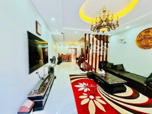 chính chủ gửi bán lk 82.5m2. 5 tầng, mt 5m. đường rộng 20m kinh doanh, văn phòng cực đỉnh.