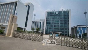 bán nhà hòa lạc, cổng khu cnc view hồ, 5p đi dạo tới cổng dh fpt, 10p tới metro, 100m2 ô tô tránh