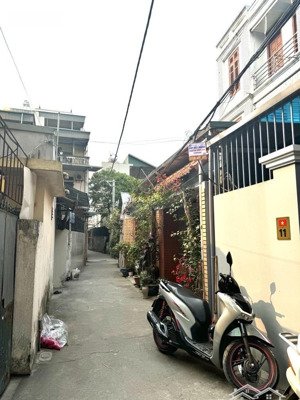 bán nhà thượng thanh việt hưng 75m2 3 tầng ô tô đỗ gần