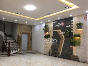 chính chủ cần bán gấp nhà việt hưng 5 tầng, mt 6m, vị trí kinh doanh, văn phòng, công viên, chợ.