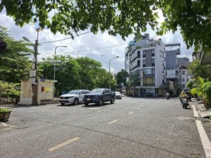 phố lâm hạ nhà 7 tầng thang máy, gara 2 ô tô. view hồ vô cùng đẹp. dt 70m2, mt 5m chuẩn hoa