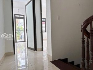 lô góc- gần phố - 10m ô tô đỗ- dt50m - 4 tầng - mt 5m- sổ nở hậu - giá 11 tỉ hoàng hoa thám