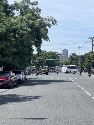 cách biển 300m - cần chuyển nhượng lô đất đường 15m mt hà kỳ ngộ ngay toà tháp đôi vương thừa vũ