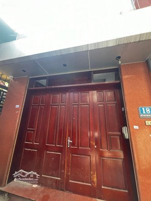 bán nhà pháo đài láng dt 45m2 6t giá 10,8 tỷ đống đa hà nội. vị trí đẹp, 30 ra phố gần trường, chợ