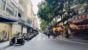 ngụy như kon tum - bán nhà phân lô vỉa hè - mặt ngõ ôtô tải đỗ cửa - kinh doanh tuyệt vời