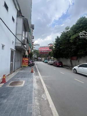 toà building đẳng cấp nguy nga, phân lô, vỉa hè, oto tránh nội thất cực đẹp thiết kế sang trọng