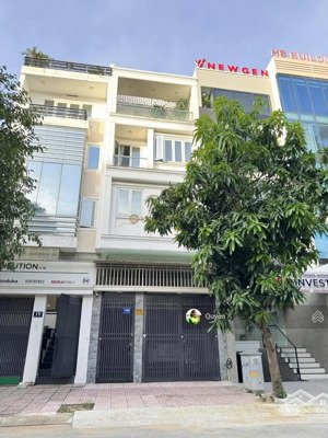 bán gấp! nhà 5x20m - 4 tầng - cách lương định của 200m- giá 20 tỷ