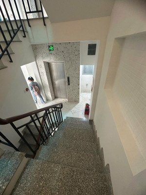 bán toà nhà chdv trục đường số lâm văn bền | dòng tiền 100tr| giá bán 28ty | có thang máy