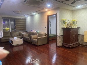 cần bán căn hộ chung cư 101 láng hạ, 146m2, 3 phòng ngủ, căn góc, view phố láng hạ. lh 