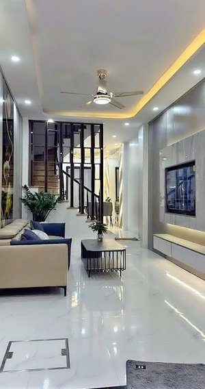 bán nhà tân mai 33/35m 5 tầng 7.35 tỷ ngõ thông ô tô đỗ cổng full nội thất trung tâm quận