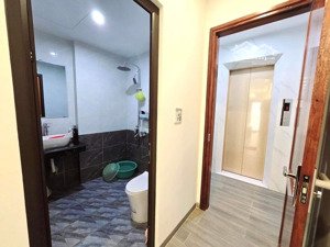 đội cấn - nhà đẹp - 6 tầng thang máy - ở ngay - gần ô tô - hơn 11,x tỷ