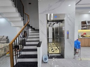 nhà mới có thang máy tại kdt an bình tân nha trang giá 8ty9 dt 100m2