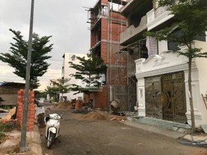 bán nhà mặt phố tại lê văn lương, 10,5 tỷ, 80m2, 5 tầng đẹp