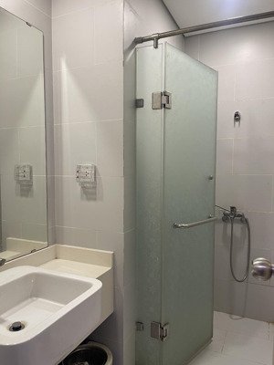 cần bán căn 2 ngủ toà b westbay giá 3.180 tỷ bao phí full đồ đẹp lh 